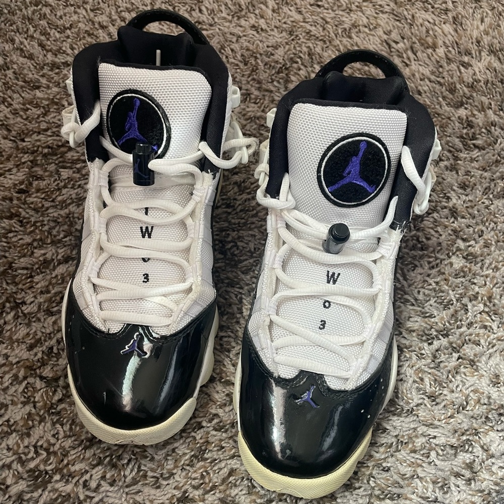Jordan 6 rings, black & white, size 6.5y/women’s 8